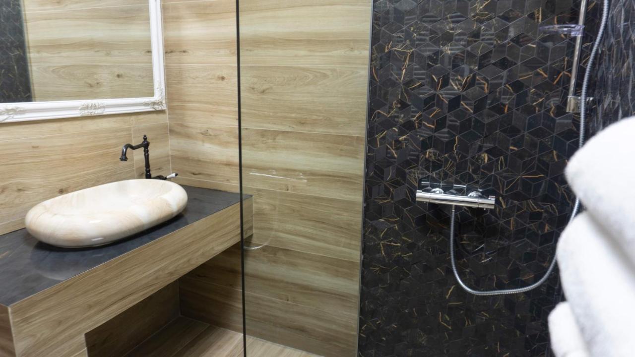 M Rooms Bukarest Eksteriør billede